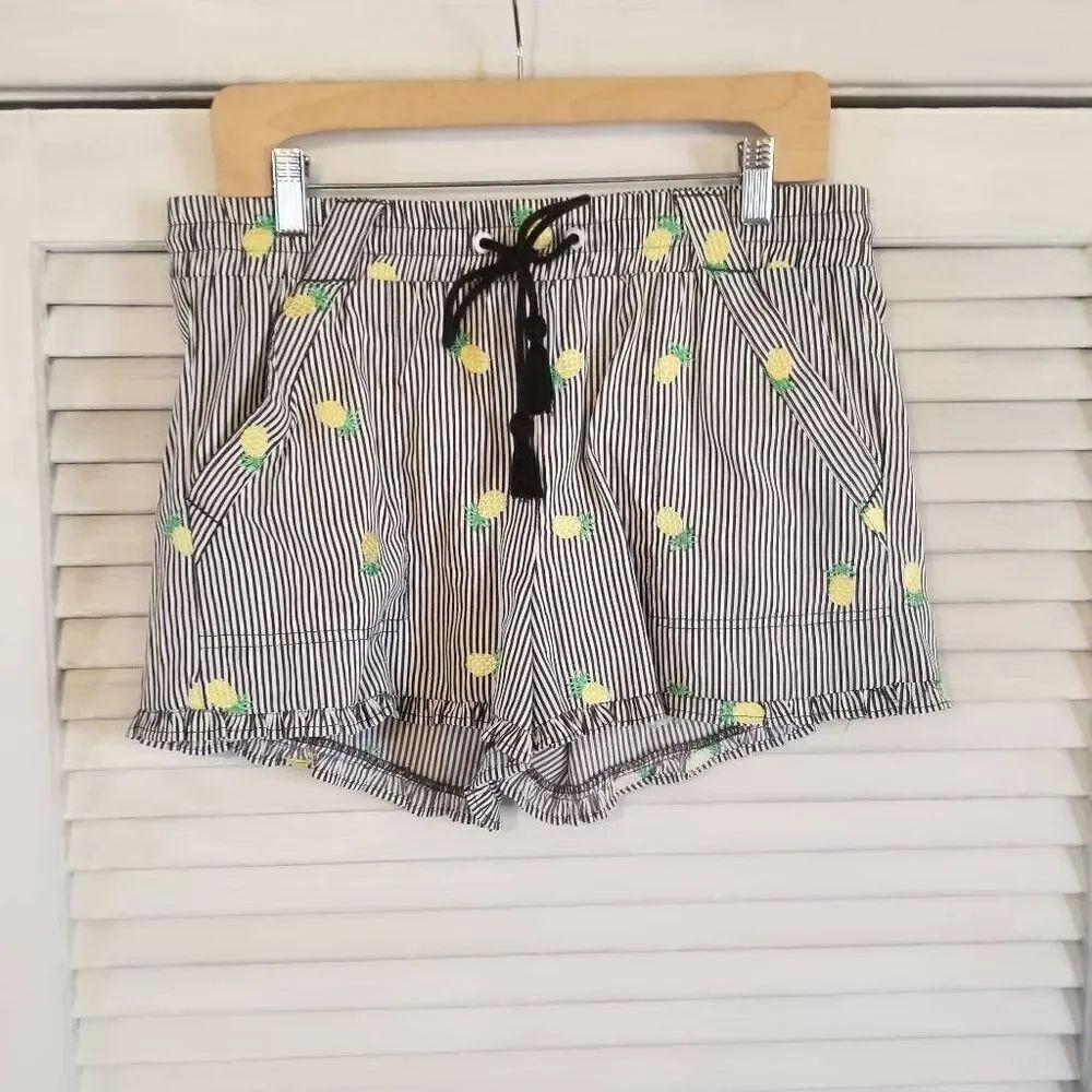 Jolt Stripe Pineapple Ruffle Shorts Black White L